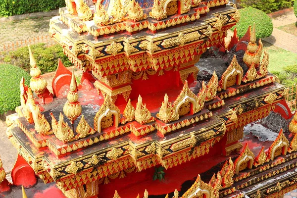 THAILAND, PHUKET - 07 DE MARÇO DE 2017: Wat Chalong ou complexo de templos budistas de Wat Chaiyathararam. Chalong, Phuket, Tailândia — Fotografia de Stock
