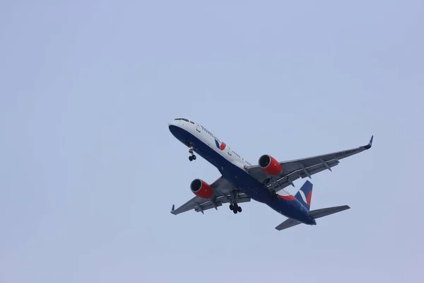 Nowosibirsk Februar Azur Air Boing 757 200 Bey Anflug Auf — Stockfoto