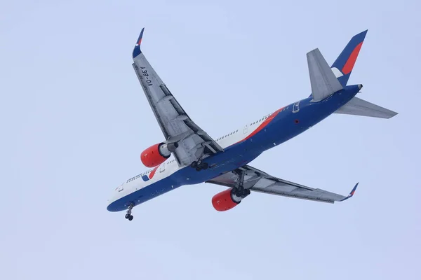 Novosibirsk Feb Azur Air Boeing 757 200 Bey Aproxima Aeroporto — Fotografia de Stock