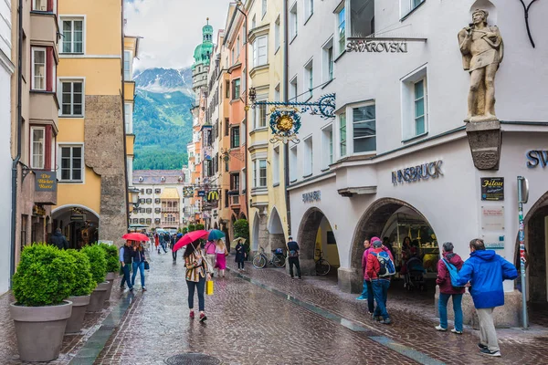 Улица Марии Терезиен в Инсбруке, Австрия — стоковое фото