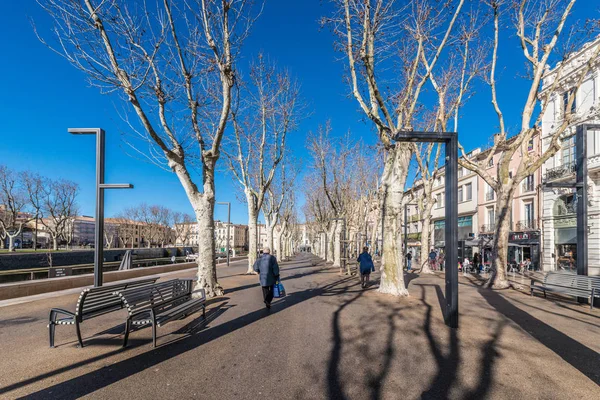 Cours de la republique straße in narbonne, frankreich — Stockfoto