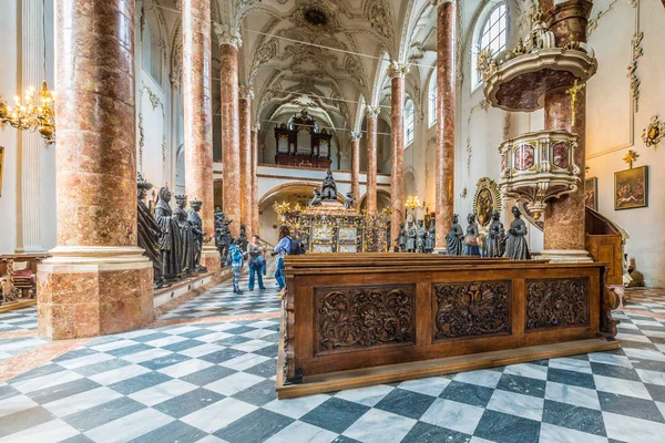 De Hofkirche in Innsbruck, Oostenrijk. — Stockfoto