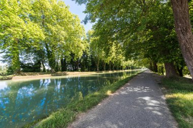 Moissac, Fransa 'daki Garonne Kanalı.