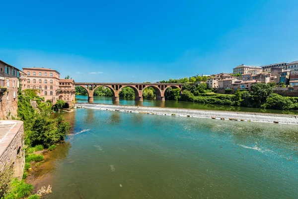 Alte brücke in albi, frankreich — Stockfoto