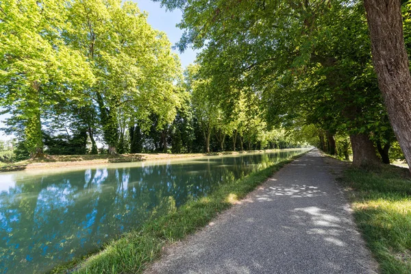 Canal de Garonne in Moissac, France — стоковое фото
