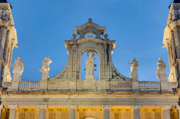 Catedral de Almudena em Madrid, Espanha. — Fotografia de Stock