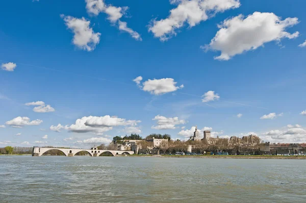Avignon da outra margem do rio Rhone, França — Fotografia de Stock