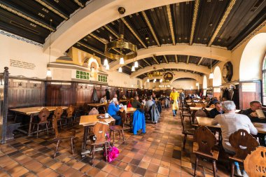 Salzburg, Avusturya - 1 Haziran 2016: Augustinerbier, Avusturya s en büyük bira lokali Salzburgs Mulln mahalle.