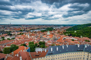 Prag Kalesi kompleksi, dünyanın en büyük antik şatosu ve Çek Cumhuriyeti Prag 'da en çok ziyaret edilen turizm merkezi..