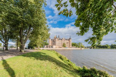 Schwerin Sarayı veya Schwerin Kalesi (Schweriner Schloss), Almanya'nın Mecklenburg-Vorpommern eyaletinin başkenti Schwerin şehrinde bulunan