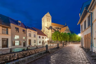 Wismar Kilisesi Aziz Nikolanikola (Nikolaikirche), Wismar ortaçağ tuğla mimarisinin en iyi ahitlerinden biri, Nordwestmecklenburg ilçe, Mecklenburg-Vorpommern devlet, kuzey Almanya.