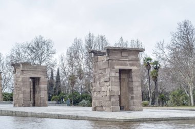 Tapınak, Debod (Templo Debod de), Madrid, İspanya'da yeniden inşa edildi bir Antik Mısır Tapınağı.