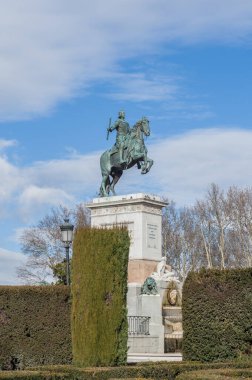 anıt philip IV plaza de oriente Merkez bahçelerinde bulunan Kraliyet Sarayı ve Kraliyet Tiyatrosu Madrid, İspanya.