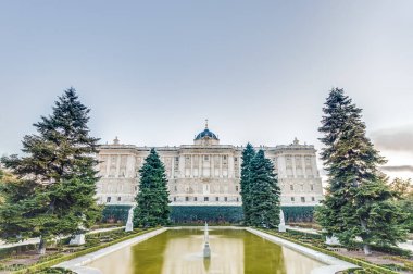 Sabatini Gardens (Jardines de Sabatini), halka açılan Kral Juan Carlos tarafından ben 1978'de İtalyan mimar Francesco Sabatini, o kadar onurlu bir parçasıdır Kraliyet Sarayı Madrid, İspanya.