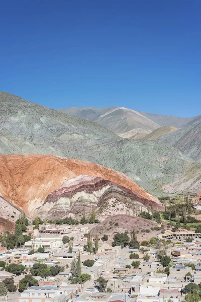 Cerro Los Siete Colores Detrás Del Pueblo Purmamarca Colorido Valle — Foto de Stock