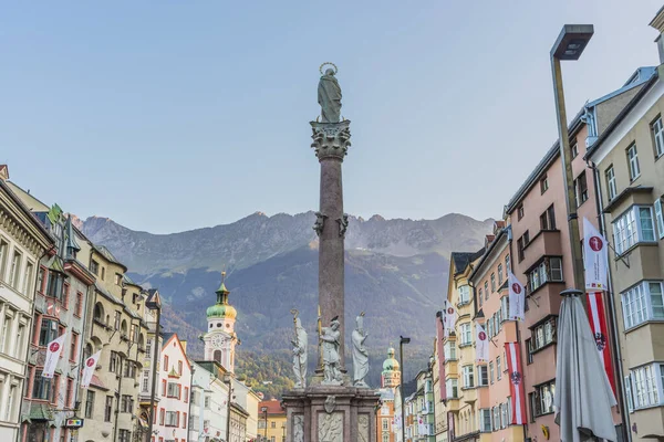 Innsbruck Áustria Ago Coluna Santa Ana Annasaule Uma Estátua Virgem — Fotografia de Stock
