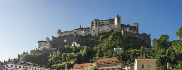 Hohensalzburgin Linna Festung Hohensalzburg Kirjaimellisesti Korkea Salzburgin Linnoitus Salzburgissa Itävallassa — kuvapankkivalokuva