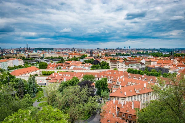 プラハのスカイライン チェコ共和国の首都と最大の都市とボヘミアの歴史的首都 — ストック写真