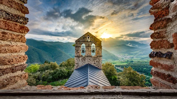 Ermita San Miguel Cerca Potes Uno Los Puntos Turísticos Más —  Fotos de Stock