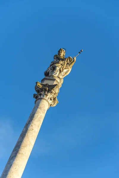 Socha Saint Raphael Triumf Córdobě Andalusie Španělsko — Stock fotografie