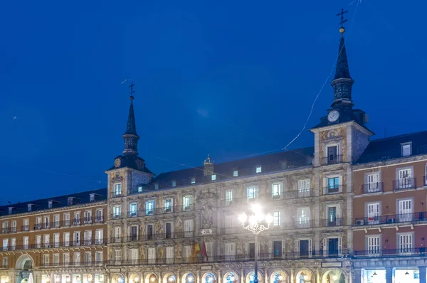 广场市长是在哈布斯堡时期建成的 是城市中的中心广场 周围有三层楼的住宅 在西班牙马德里的广场上有237阳台 — 图库照片