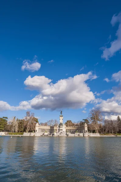 Madrid January 2013 People Enjoying Great Pond Estanque Del Retiro — Stock Photo, Image