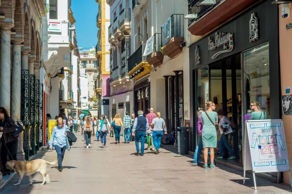 Seville Марта 2017 Года Sierpes Улица Является Традиционной Оживленной Торговой — стоковое фото