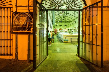 Sevilla, Es - 26 Temmuz 2017: Tapas in Lonja de Feria in Seville, Endülüs, İspanya.