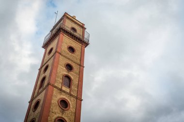 Torre de los Perdigones, İspanya'nın Endülüs kentinde Sevilla'da bulunan ve halk arasında Fabrica de Perdigones olarak bilinen San Francisco de Paula'nın eski fabrikasının bir parçasıydı..