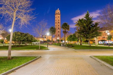 Sevilla, Es - 6 Mart 2017: Torre de los Perdigones, İspanya'nın Endülüs kentinde Kise'de bulunan ve halk arasında Fabrica de Perdigones olarak bilinen San Francisco de Paula'nın eski fabrikasının bir parçasıydı..