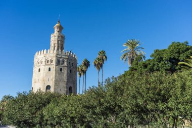Altın Kule (Torre del Oro), Sevilla Guadalquivir Nehri üzerinden erişimi denetlemek için Muvahhidler Hanedanı tarafından inşa Seville, Güney İspanya, dodecagonal askeri gözetleme kulesi.