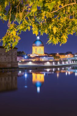 Nörölojisi de La Grave, kumlu bankanın nerede o Toulouse oteli inşa edilmiş Garonne Nehri'nin adlı Haute-Garonne, Midi Pyrenees, Fransa.