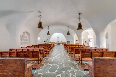 ALGHERO, IT - 11 Ekim 2018: Chiesa di Stella Maris Kilisesi, İtalya 'nın Sardunya Adası' ndaki pek çok simgeden biri..