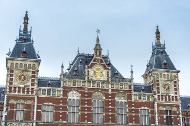 Amsterdam Centraal, Amsterdam, Hollanda'nın merkez tren istasyonu.