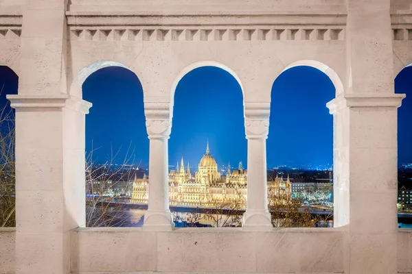 ハンガリー国会議事堂 ハンガリーの著名なランドマークとブダペストの人気の観光地 — ストック写真