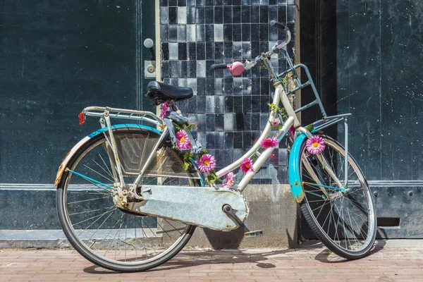 多彩的自行车 在阿姆斯特丹 — 图库照片