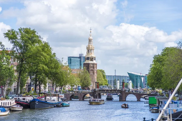 Amsterdam Países Bajos Junio 2013 Torre Montelbaanstoren Canal Oudeschans Ámsterdam — Foto de Stock