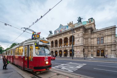 VIENNA, AT - 24 Mayıs 2015 Viyana Devlet Operası (Wiener Staatsoper) Avusturya 'nın başkenti Viyana' da yer alan bir operadır..