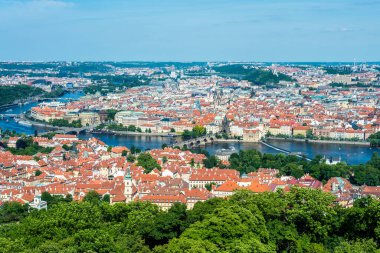 Çek Cumhuriyeti 'nin en uzun nehri olan Vltava Nehri Prag' dan geçiyor..