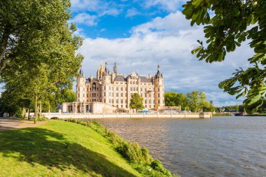 Schwerin Sarayı veya Schwerin Kalesi (Schweriner Schloss), Almanya'nın Mecklenburg-Vorpommern eyaletinin başkenti Schwerin şehrinde bulunan