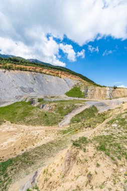 İspanya 'nın Figols kentindeki Ensija Sıradağları' nda bulunan açık kömür ocağı Fumanya 'nın yatakları