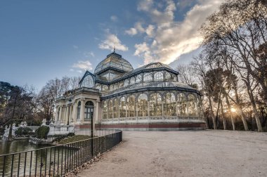 Crystal Palace (Palacio de Cristal), cam ve metal yapı flora ve fauna Buen Retiro Park Madrid, İspanya üzerinde Filipinler sergilemek 1887 yılında Ricardo Velazquez Bosco tarafından inşa.