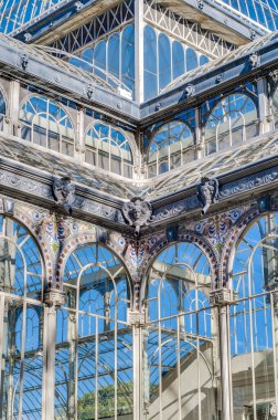 Crystal Palace (Palacio de Cristal), cam ve metal yapı flora ve fauna Buen Retiro Park Madrid, İspanya üzerinde Filipinler sergilemek 1887 yılında Ricardo Velazquez Bosco tarafından inşa.