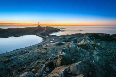 Minorca Adası'ndaki Favaritx Feneri'nde gün doğumu kuzey doğu kıyısı, Balear Adaları, İspanya.