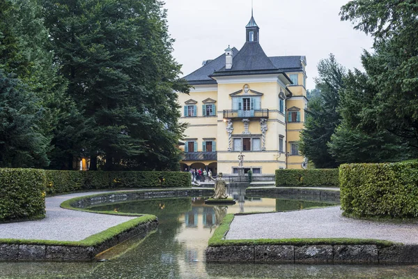 ザルツブルク オーストリア 2014年7月31日 ヘルブルン宮殿は オーストリア ザルツブルク市の南部地区 モルツグの近くに 宮殿サイズの初期のバロック様式のヴィラです — ストック写真