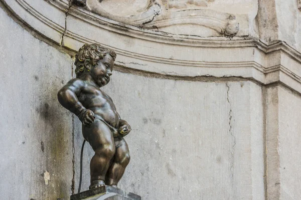 Manneken Pis Маленький Человек Met Julien Знаковая Небольшая Бронзовая Скульптура — стоковое фото