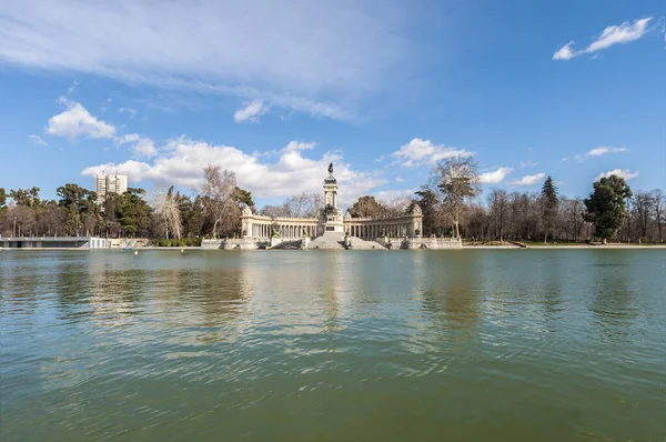 Nagy Estanque Del Retiro Amely Szolgált Beállításnál Sértegetés Tengeri Csaták — Stock Fotó