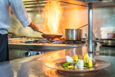 Zengin Endülüs ve İspanyol Akdeniz gastronomisinin tipik renkli yemeği.