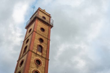 Torre de los Perdigones, İspanya'nın Endülüs kentinde Sevilla'da bulunan ve halk arasında Fabrica de Perdigones olarak bilinen San Francisco de Paula'nın eski fabrikasının bir parçasıydı..
