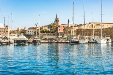 Sassari ilindeki Alghero şehri, Sardunya, İtalya.